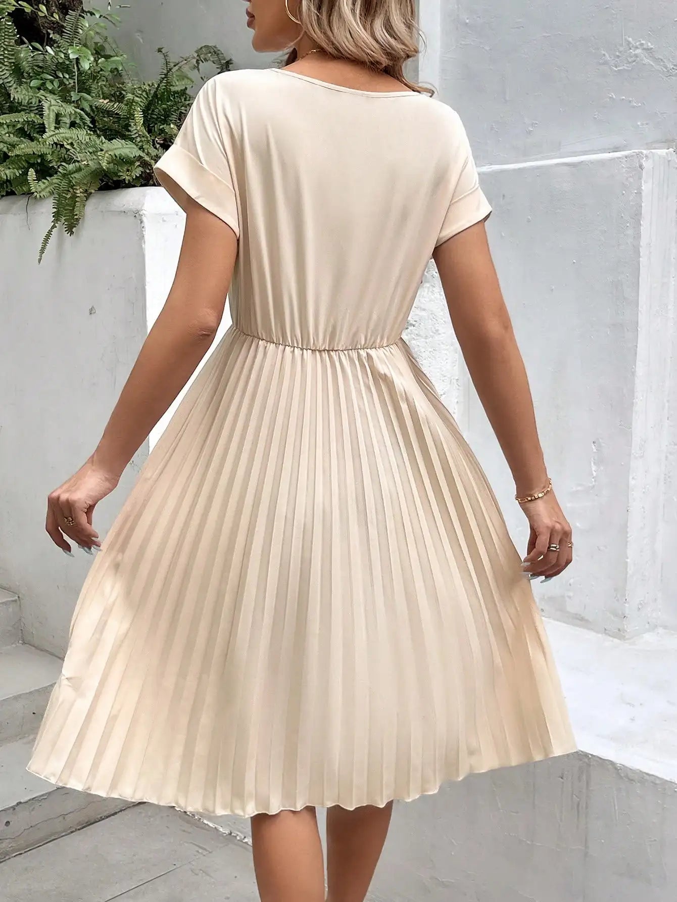 women Cross border European and American fashionable and elegant ruffled sleeve pleated dress