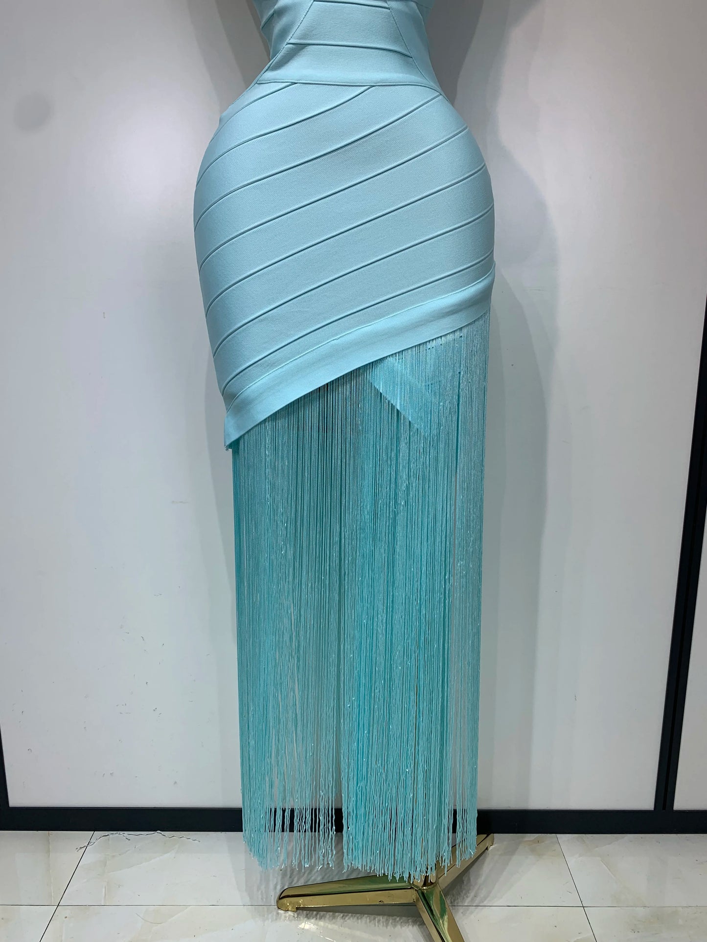 Women Sleeveless Sexy V-neck Tassel Bodycon Bandage Celebrity Elegant Evening Party High Quality Club Birthday Dress